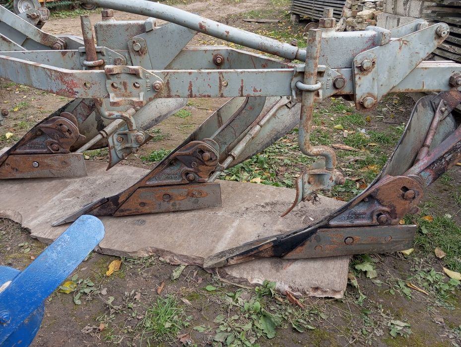 Продам плуги 2-30, 3-30