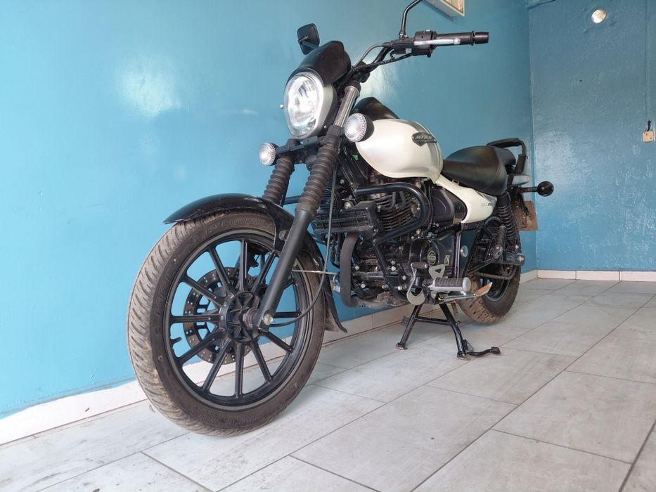 Мотоцикл Bajaj Avenger 220