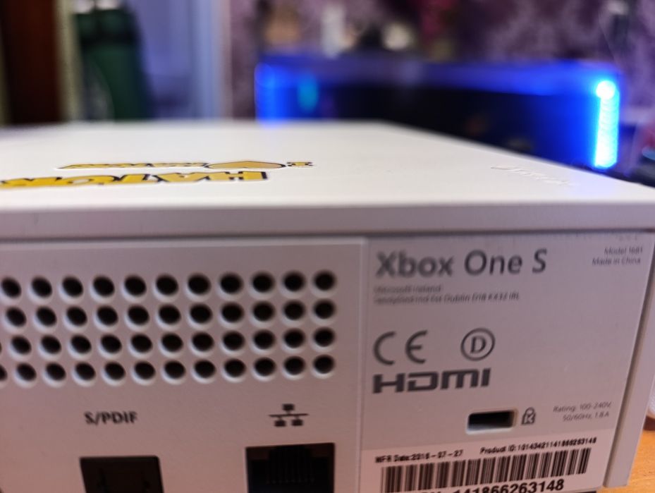 Продам Xbox one s