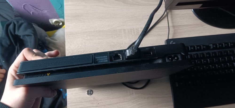 Playstation 4 bez kontrolera