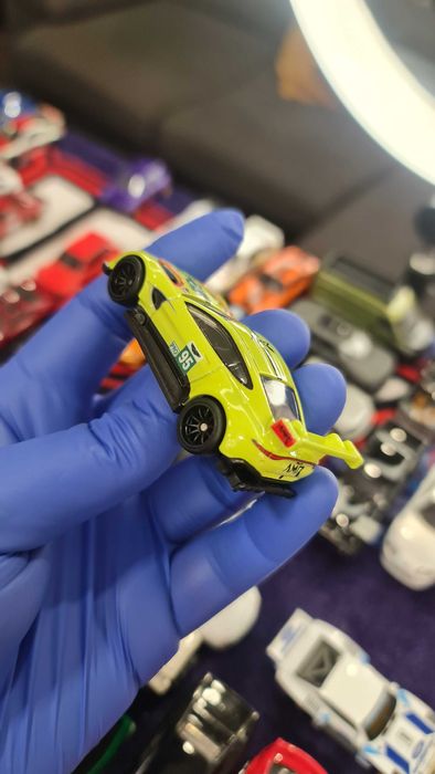 Hot WHEELS Premium - Race Dry 5 Pack