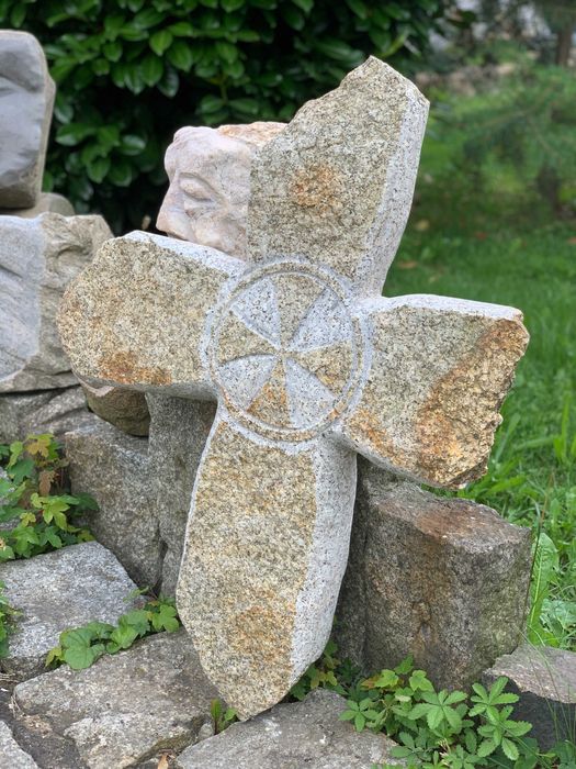 Krzyż kamienny granitowy wys-93 cm