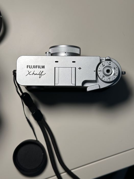 Fujifilm X-Half (Silver) + cartão 128GB  incluído | Como Nova |