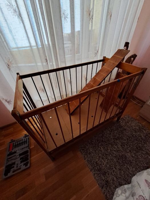 Дитяче ліжечко з матрацом