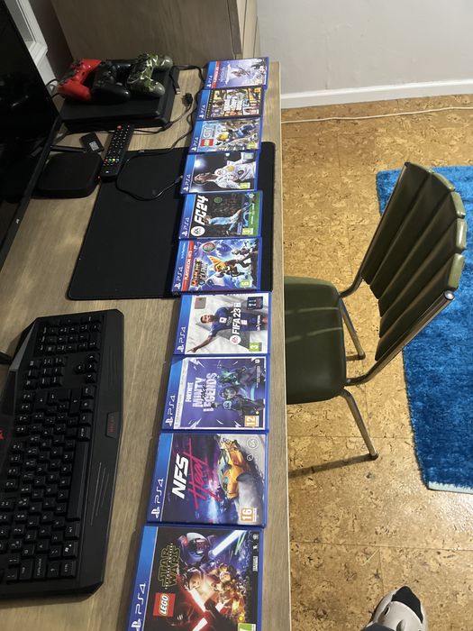 Playstation 4 + 10 jogos
