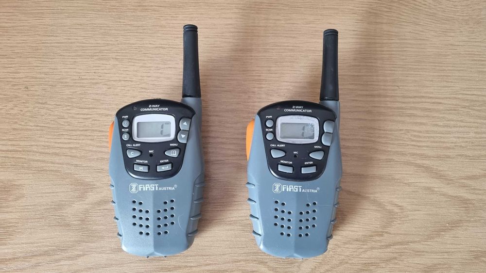 Radiotelefon 2 sztuki Walkie-Talkie First Austria dla kolekcjonera.