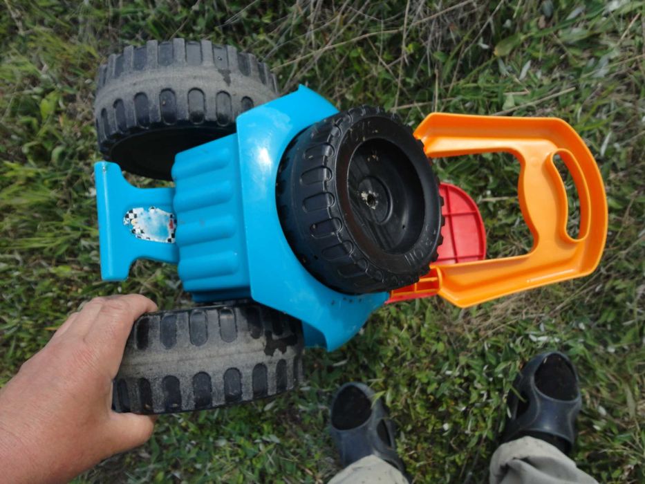 Велика дитяча машинка.