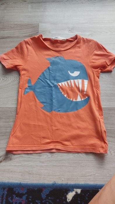 Tshirt h&m pirania 110/116