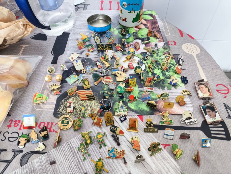 Coleção de Pins Vintage Anos 90 França