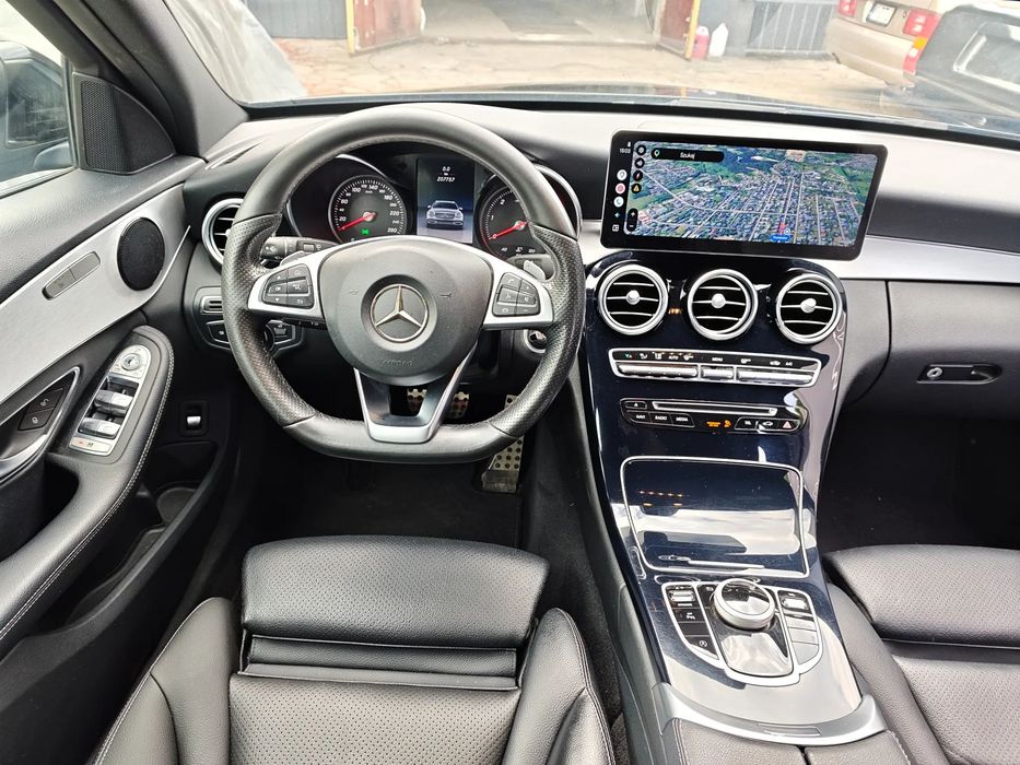 Mercedes-Benz Klasa C wnętrze AMG Line, Carplay