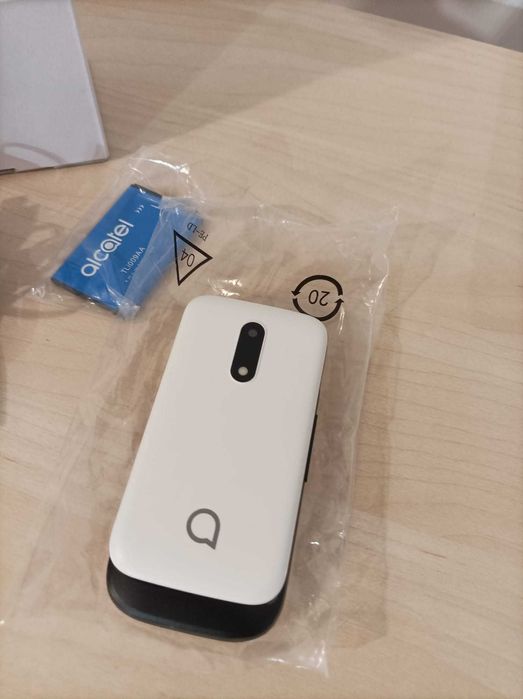 Telemóvel TCL Alcatel 2057D (2.4'' - Branco) - NOVO
