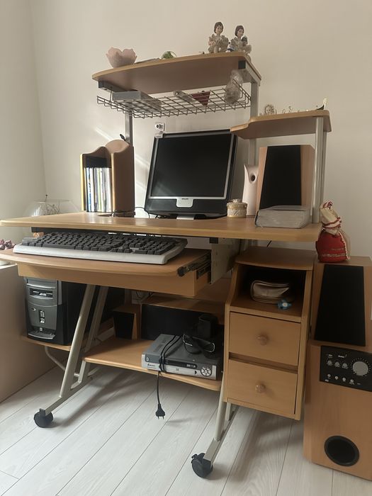 Компютерний стіл