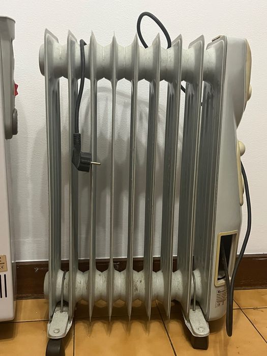 2 aquecedores a óleo em bom estado e a funcionar normalmente.