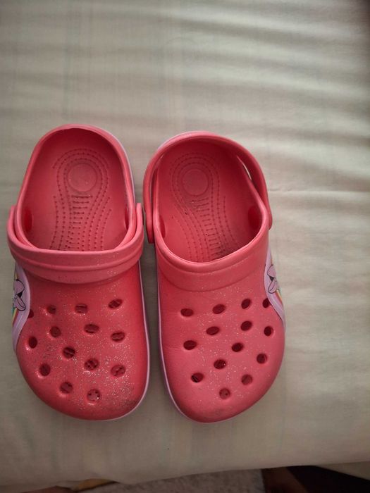 Sandálias tipo crocs T27