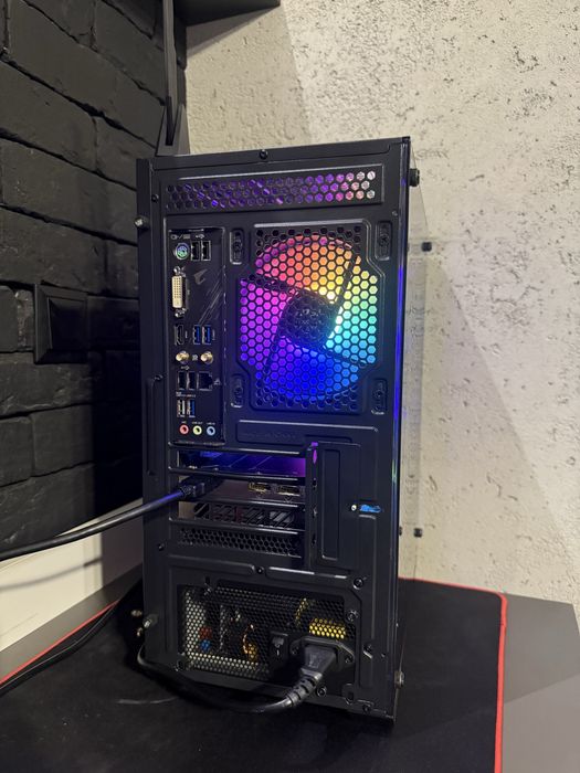 Komputer Gamingowy Ryzen 5 Radeon9060xt 32gb ram 1tb!