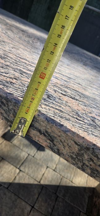 Stół z kamienia gruby