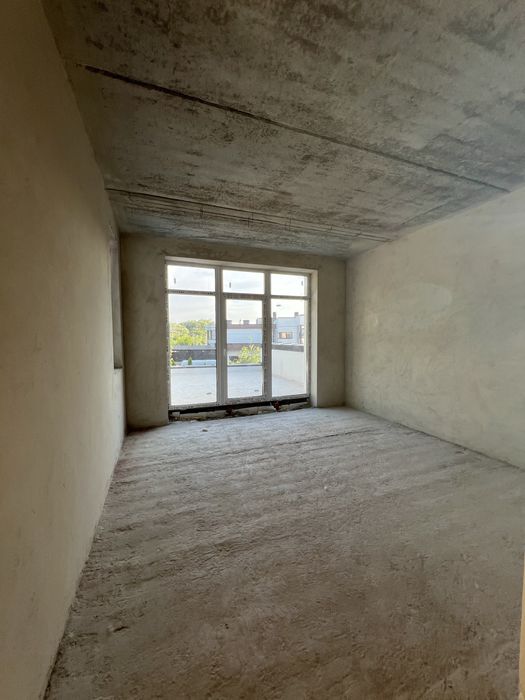 Будинок з терасою та земельною ділянкою  4 сотки