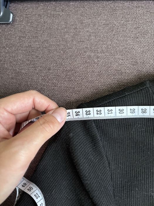 Dopasowana czarna sukienka H&M