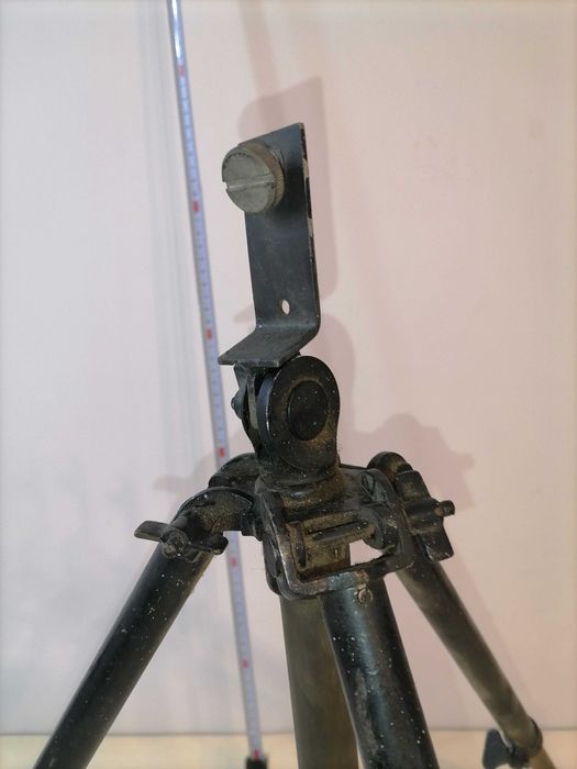 Tripé antigo militar