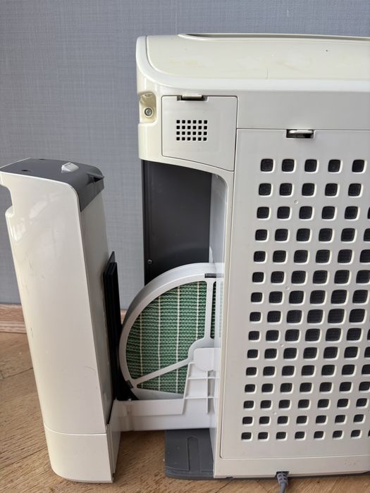 Продам очищувач-зволожувач повітря Sharp KC‑840E‑W