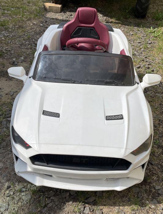 Продається дитячий автомобіль