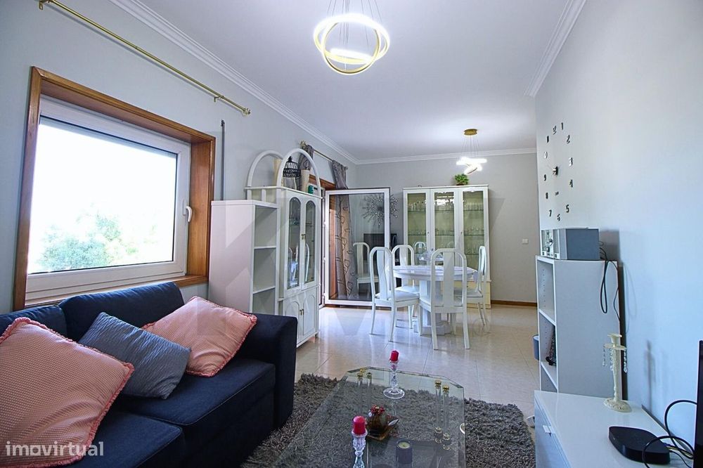 Apartamento T2 com Terraço Privativo, no Centro de Ovar