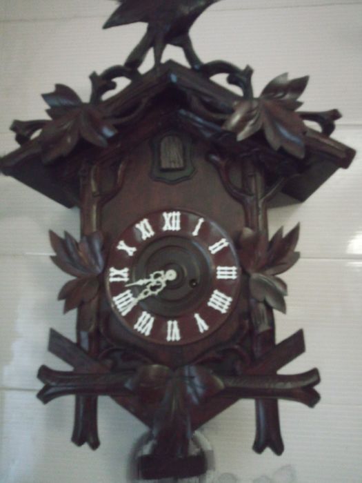 Lindo demais. Relógio da  Jugans,de cuco e de corda para meia semana.