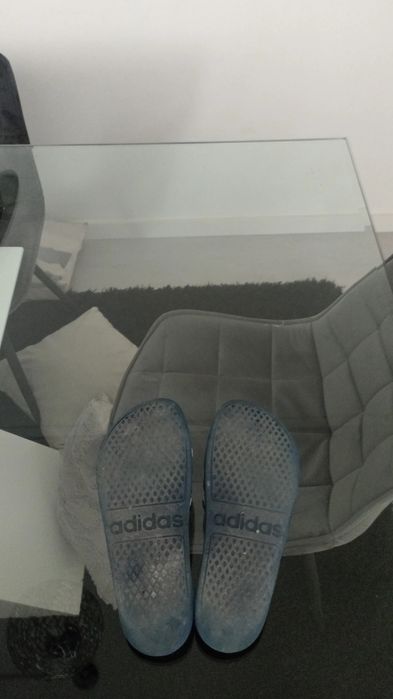Chinelo adidas azul e branco