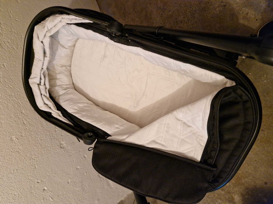 Carrinho bebé com ovo maxi-cosi.