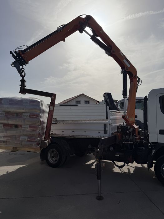 Mitsubishi Fuso com grua e báscula