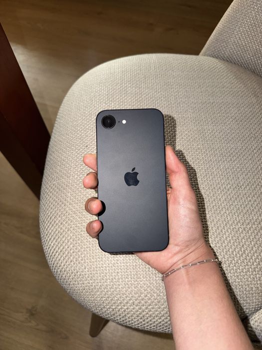 iPhone 16e 128GB Preto — Como Novo