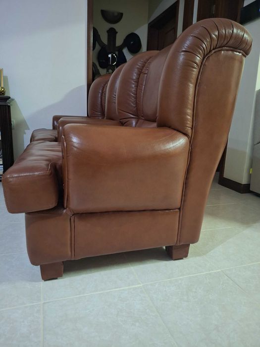 Sofá em couro castanho como NOVO