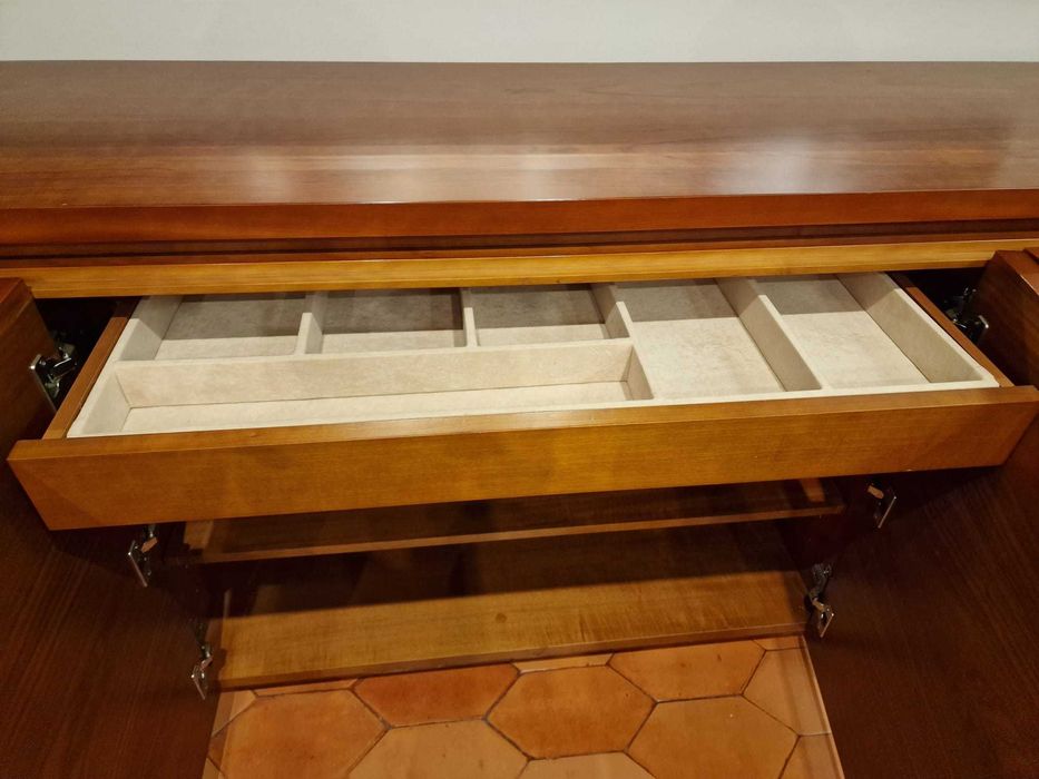 Sala de jantar em castanho