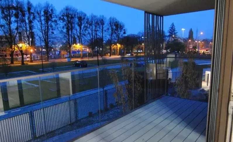 2 pokoje z halą garażową blisko Olivia Business Centre