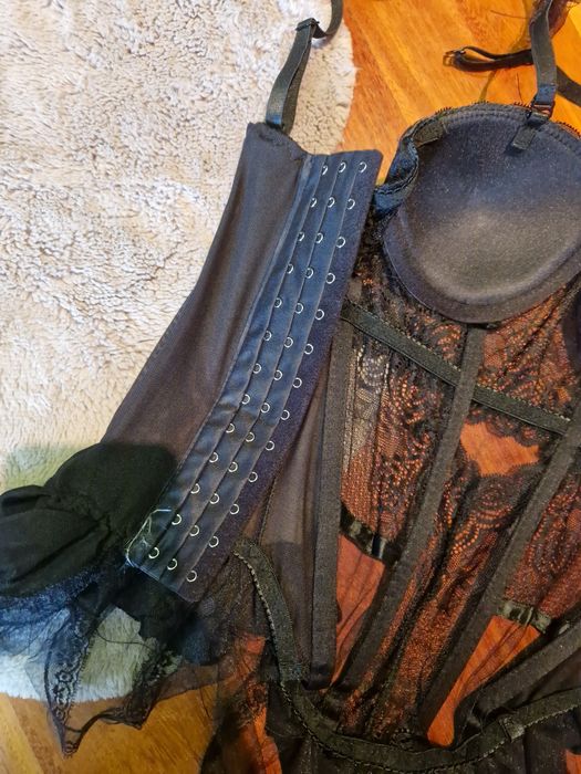 Gorset/halka na haftki/ koronka/czarny