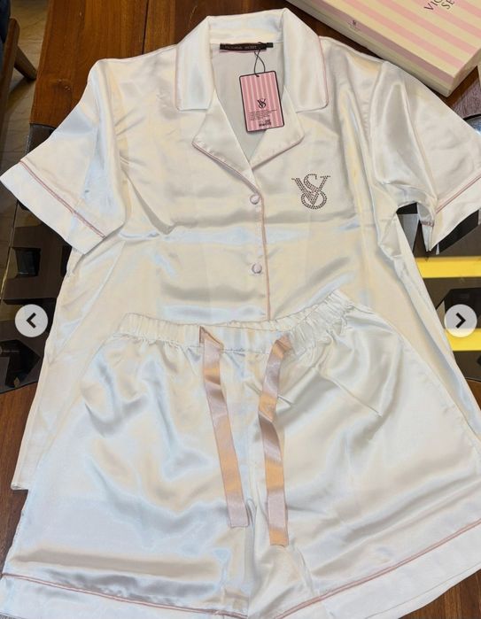 Satynowa Piżama Damska Victoria’s Secret – Komplet Koszula + Szorty M