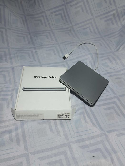 Leitor de CD externo Apple / mac ( como novo, com pouco uso )