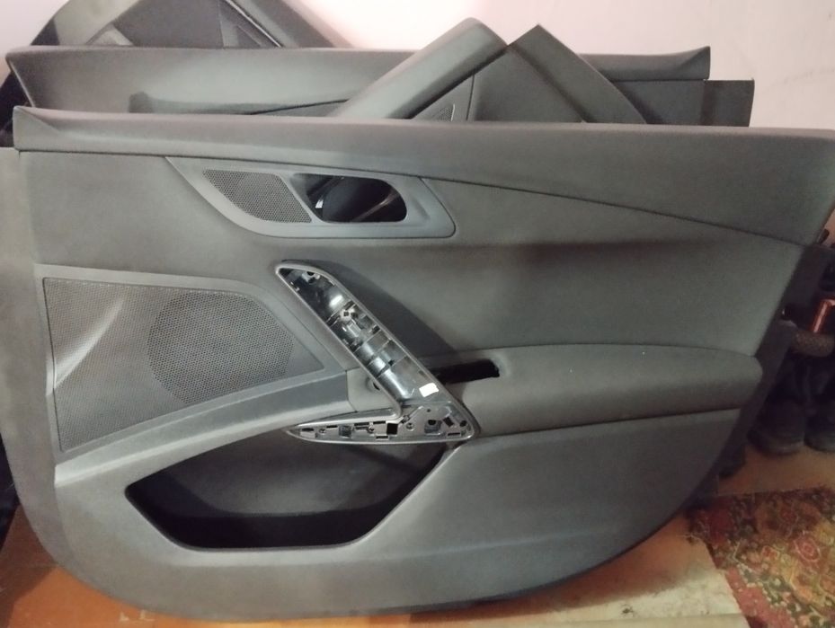 Салон на Пежо 508.