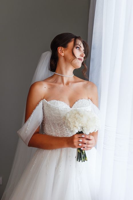 Весільна сукня у ідельному стані