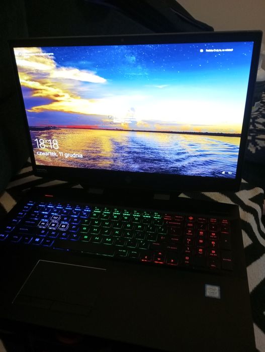 HP OMEN 17,3"144Hz i7 - 9750 16GB 512 RTX 2060