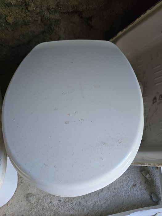 Vários materiais de WC como novos..