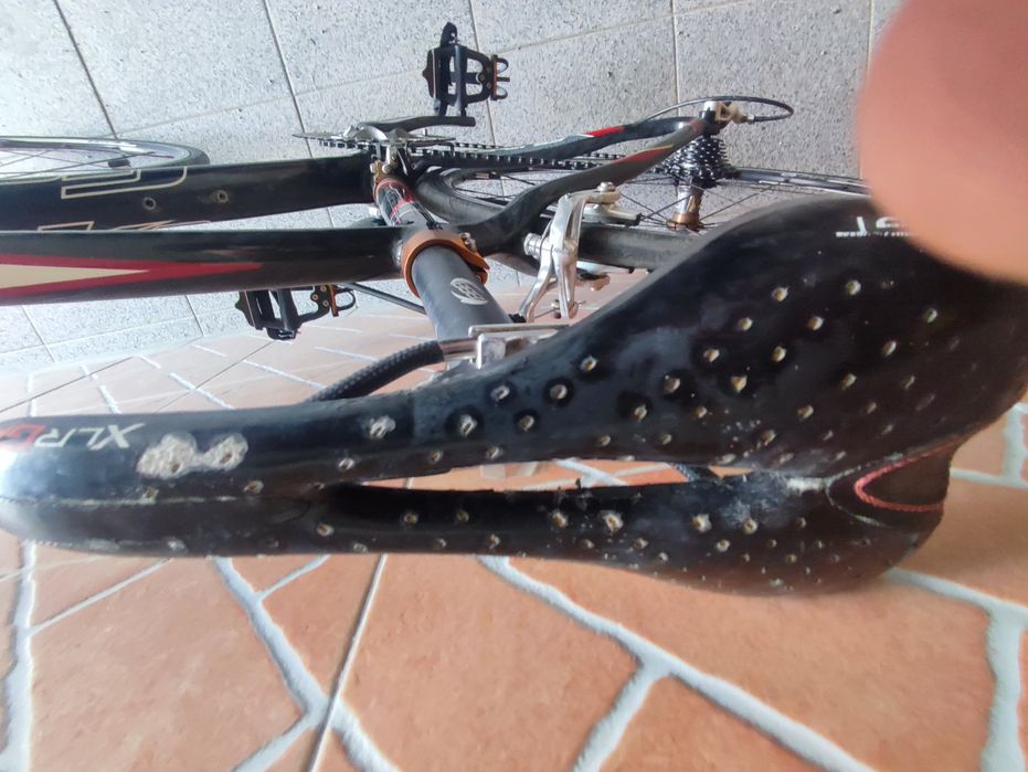 Bicicleta de estrada em carbono GOKA