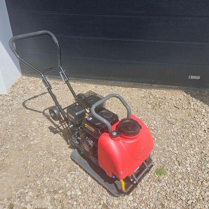 Zagęszczarka 85kg z gumą do kostki wynajem