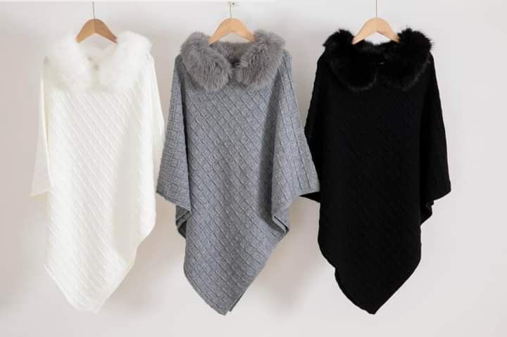 Ponczo z futerkiem odpisnane czarne szare białe