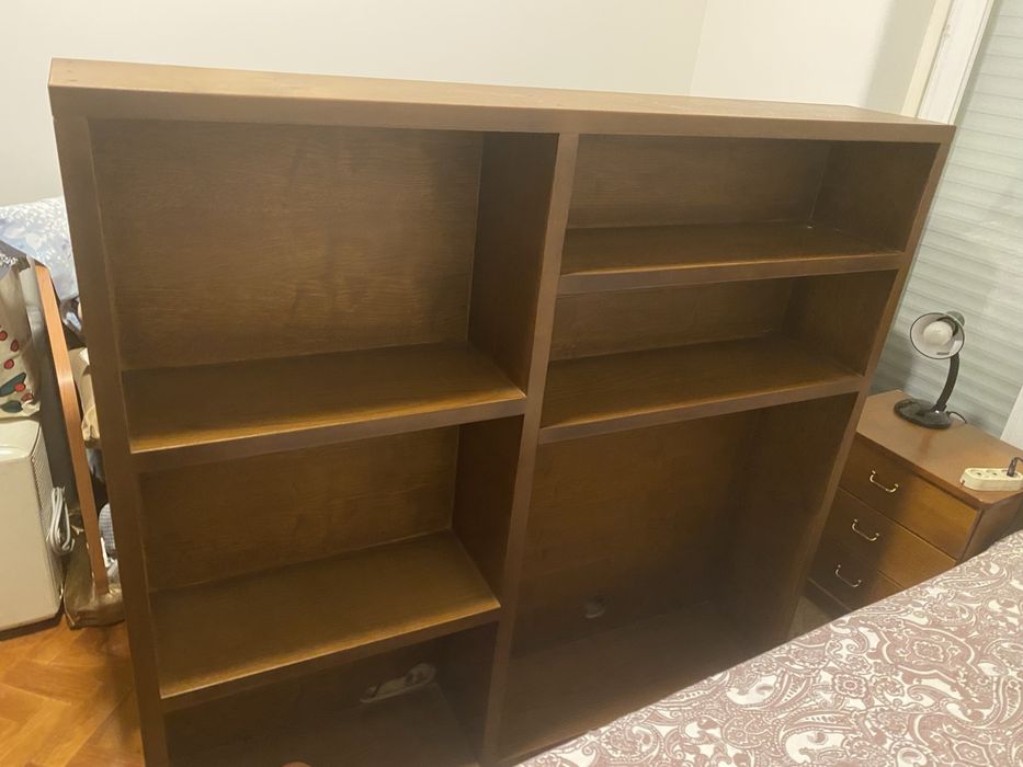 Estante para livros e TV