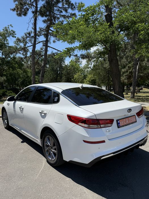 Продаю Kia k5 2.0 газ