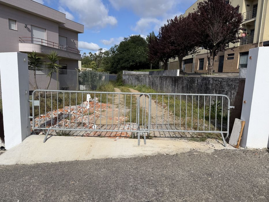 Terreno (2000m2) com armazém