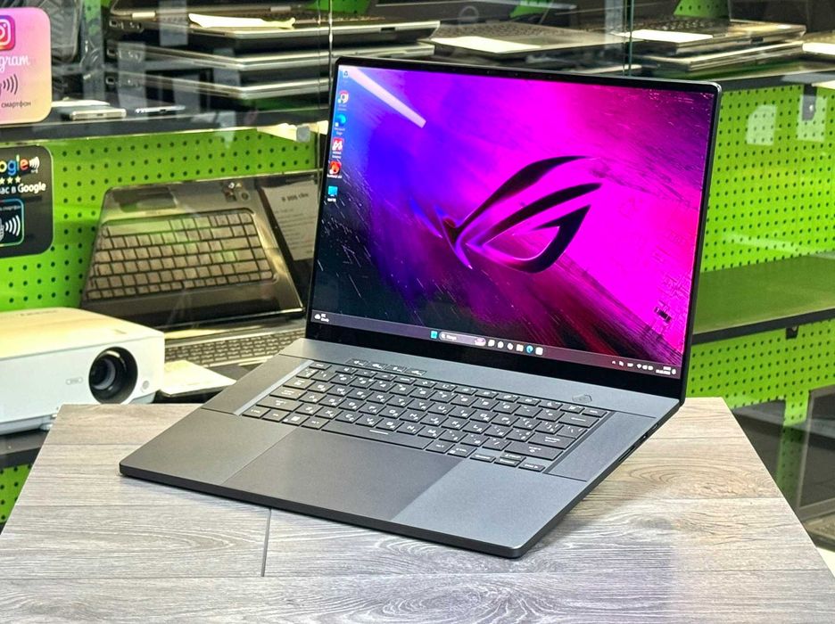 Asus Rog Zephyrus G16 | 16" OLED | Intel Core Ultra 9 | RTX 4070