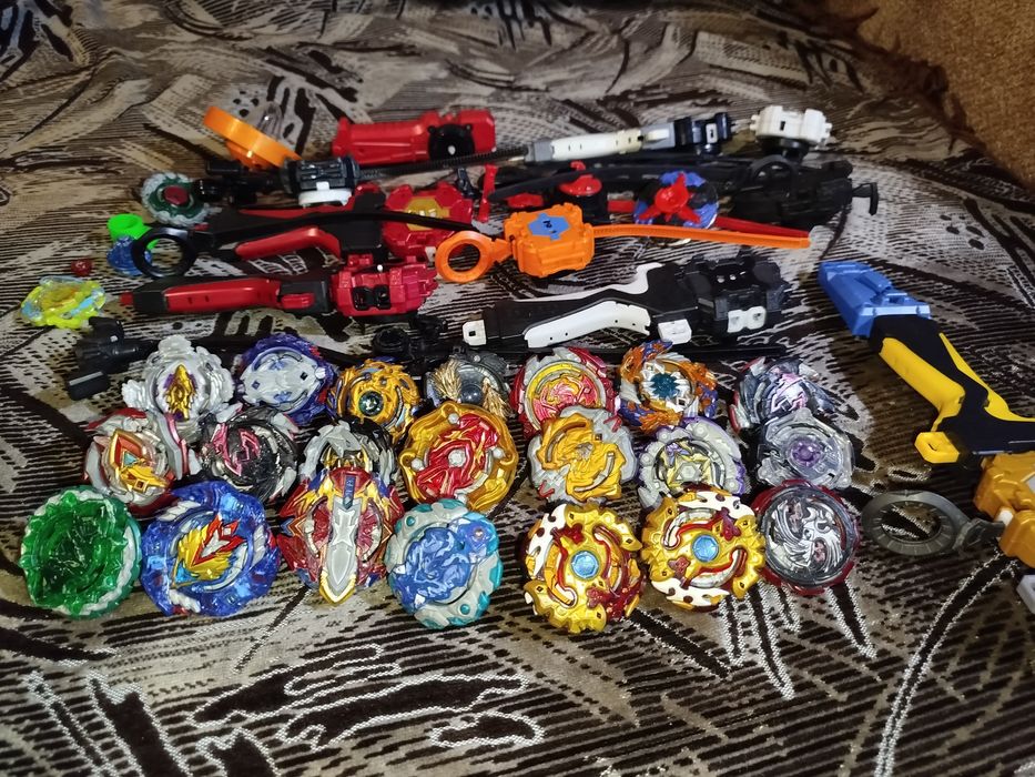 Бейблейди + арена + запускачі | торг | дивіться фото та опис