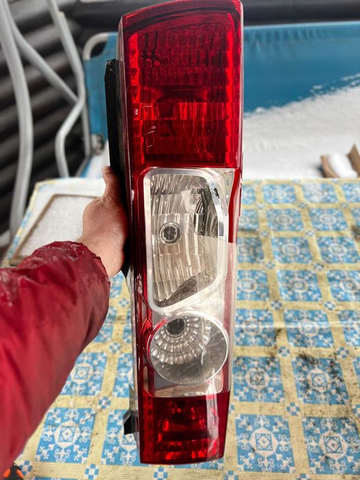 Задній ліхтар на автомобіль